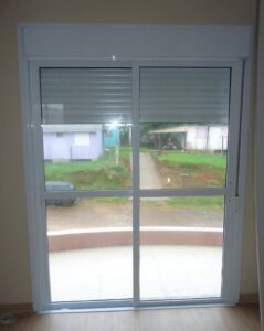 porta-com-persiana